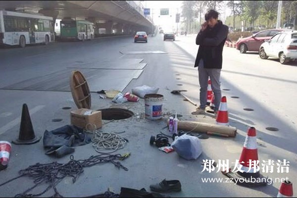 郑州西环路市政管道维修中