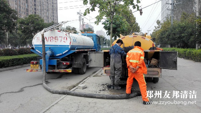 郑州金水区市政道路雨污水管道清理现场