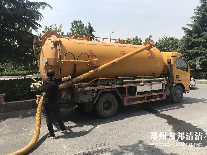 郑州经三路道路清淤雨水管道污泥清理疏通中