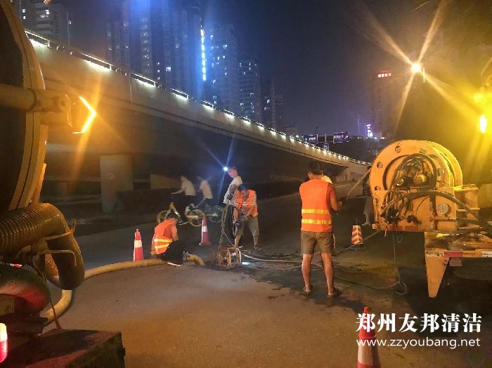 郑州市政道路清淤电话、雨污水管道疏通公司电话夜间施工现场